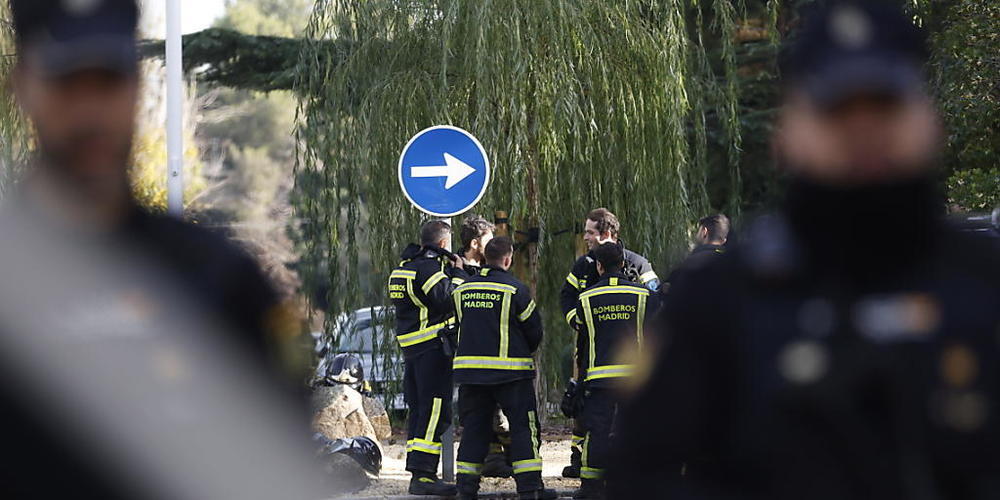 Die spanische Polizei untersucht eine mögliche Verbindung zwischen zwei Briefbomben, die an den ukrainischen Botschafter in Madrid und an ein Rüstungsunternehmen geschickt wurden, bestätigte sie am Mittwoch in einer Erklärung.