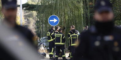 Die spanische Polizei untersucht eine mögliche Verbindung zwischen zwei Briefbomben, die an den ukrainischen Botschafter in Madrid und an ein Rüstungsunternehmen geschickt wurden, bestätigte sie am Mittwoch in einer Erklärung.