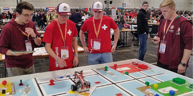 Die ehemaligen Flawiler Oberstufenschüler Philipp Kündig und Damian Hardegger erreichten als «Flawil Beavers» am Weltfinal der World Robot Olympiad den hervorragenden vierten Platz.