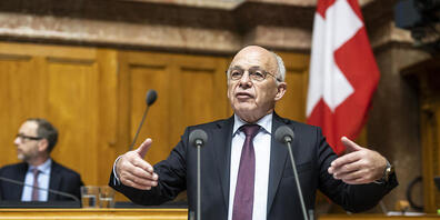 Finanzminister Ueli Maurer hat die letzte längere Budgetdebatte im Nationalrat vor seinem Rücktritt bestritten. Er kann zufrieden sein: In den meisten Punkten ist die grosse Kammer dem Bundesrat gefolgt.