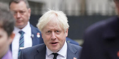 Boris Johnson, Ehemaliger Premierminister von Großbritannien, geht die Downing Street entlang. Foto: Jonathan Brady/PA Wire/dpa