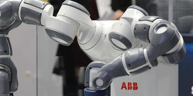 ABB eröffnet am Freitag eine vollständig automatisierte Roboterfabrik in Kangqiao bei Schanghai. Im Bild ein ABB-Roboter an der Hannover Messe aus dem Jahre 2019. (Archivblid)