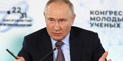 Russlands Präsident Wladimir Putin auf einem Kongress in Sotschi. Foto: Mikhail Metzel/Pool Sputnik Kremlin via AP/dpa - ACHTUNG: Nur zur redaktionellen Verwendung und nur mit vollständiger Nennung des vorstehenden Credits