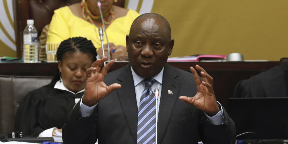 ARCHIV - Cyril Ramaphosa, Präsident von Südafrika, antwortet auf Fragen im Parlament. Foto: Nardus Engelbrecht/AP/dpa