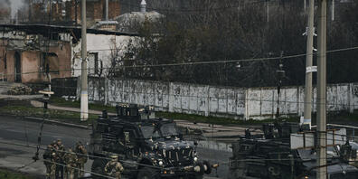 Ukrainische Soldaten an der Frontlinie in der Nähe von Bachmut. Foto: Libkos/AP/dpa