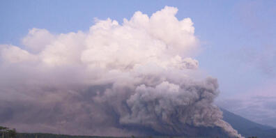 Der Vulkan Semeru ist seit zwei Jahren wieder verstärkt aktiv. Foto: Uncredited/AP/dpa