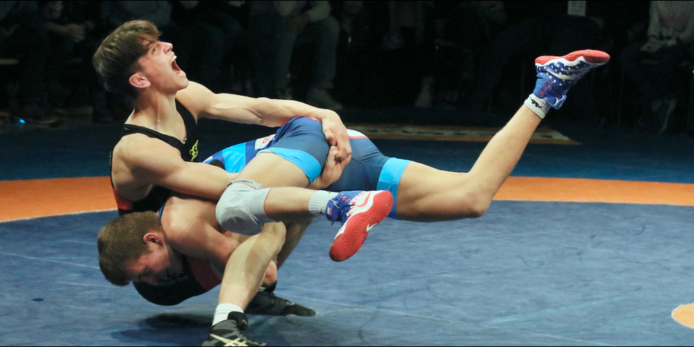 Dorien Hutter beim Versuch, einen Beinangriff seines Gegners Florian Bissig zu kontern