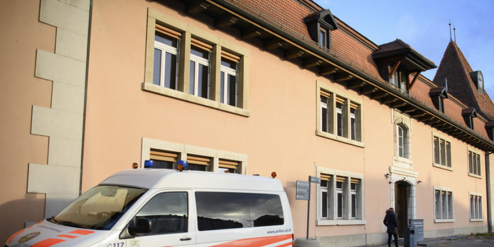 Das Gerichtsgebäude in Yverdon-les-Bains: ein junger Afghane muss sich hier ab Montag wegen der mutmasslichen Tötung seiner 17-jährigen Freundin verantworten. (Archivbild)