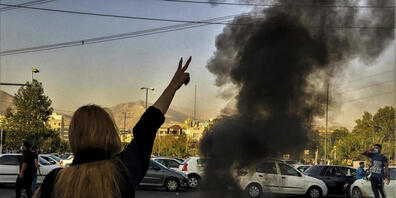 ARCHIV - Seit dem gewaltsamen Tod der 22-jährigen Mahsa Amini Mitte September protestieren im Iran Menschen gegen das islamische System und dessen unzeitgemäße Gesetze und Vorschriften. Foto: Uncredited/AP/dpa