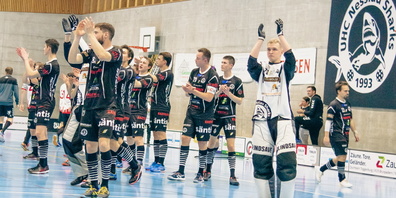 Die Herren des UHC Nesslau Sharks bleiben immer am Ball.