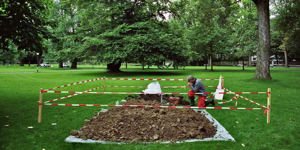 Bodenprobenahme im Stadtpark St.Gallen im Rahmen der kantonalen Bodenüberwachung.