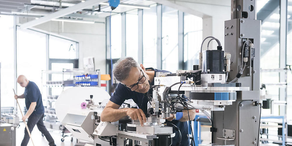 Obwohl sich die Aussichten für die Schweizer Wirtschaft weiter eintrüben, erwartet Economiesuisse in seiner neuesten Prognose dennoch keine Rezession im kommenden Jahr. (Symbolbild)