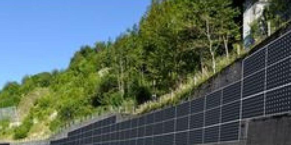 An der Umfahrungsstrasse von Teufen AR wird für 836'000 Franken eine Solarstromanlage gebaut. (Visualisierung)