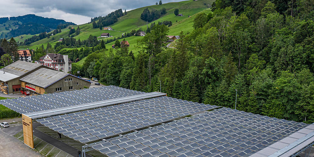 Die St. Gallisch-Appenzellische Kraftwerke AG (SAK) hat im Juni 2020 zusammen mit der Luftseilbahn Jakobsbad-Kronberg AG eine 4000 Quadratmeter grosses Photovoltaik-Faltdach in Betrieb genommen.