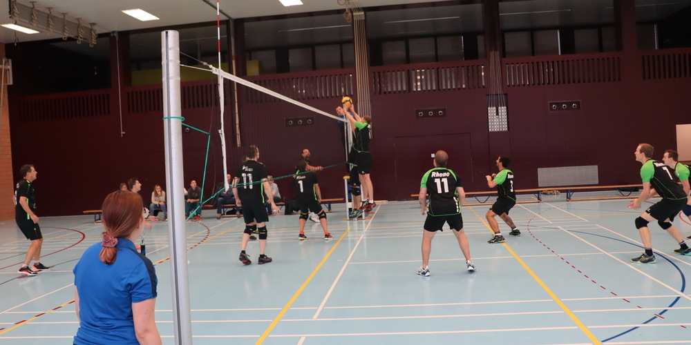 Trotz der etwas niedrigen Halle konnte Rheno eine gute Defensivleistung zeigen