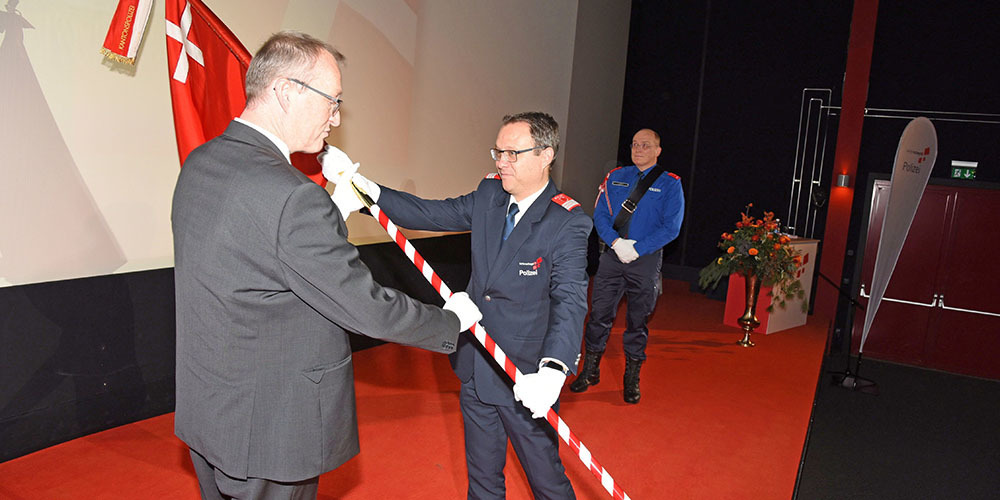 Regierungsrat Herbert Huwiler übergibt das Kommando über die Kantonspolizei interimistisch  an Oberstleutnant Bruno Suter. 