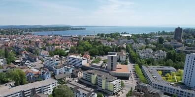 Die Stadt Kreuzlingen benennt einen Platz nach dem Fluchthelfer Ernst Bärtschi, der während des Zweiten Weltkriegs zahlreichen Verfolgten aus Deutschland zur Flucht verhalf.