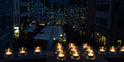 Kerzen beim Hauptplatz während der Lichter-Aktion «Eine Million Sterne».