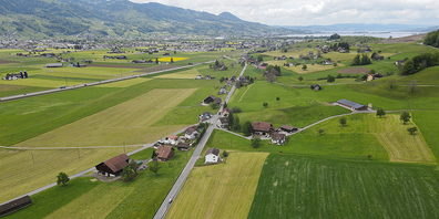 In diesem Bereich der Autobahn A3 bei Wangen/Tuggen soll die Wildtierbrücke gebaut werden. 
