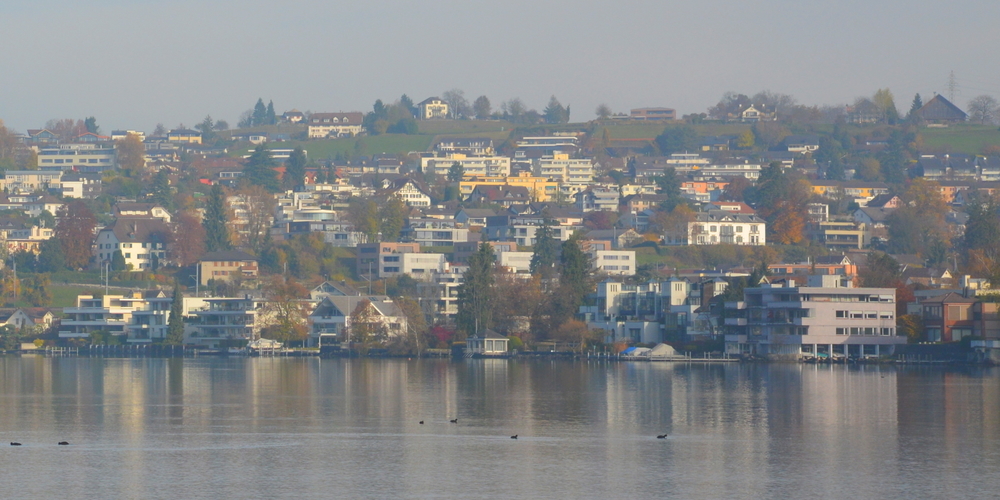 Spätherbstliche Stimmung am Zürichsee in Kempraten: Wohneigentum ist in Rapperswil-Jona am teuersten.