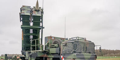 ARCHIV - Ein gefechtsbereites Flugabwehrraketensystem  der Deutschen Bundeswehr vom Typ «Patriot». Foto: Axel Heimken/dpa
