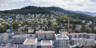 In der Schweiz ist das Angebot an Einfamilienhäuser und Eigentumswohnungen im dritten Quartal 2022 erstmals seit Ende 2019 wieder angestiegen. Gleichzeitig hat sich der Preisanstieg laut einer Studie verlangsamt.(Symbolbild)