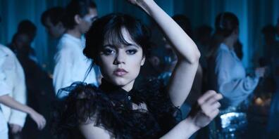 HANDOUT - Jenna Ortega als Wednesday Addams in einer Tanzszene der Episode 104 der Netflix-Serie «Wednesday» (undatiert). Foto: -/W Courtesy of Netflix © 2022/dpa - ACHTUNG: Nur zur redaktionellen Verwendung über die Serie und nur mit vollständige...
