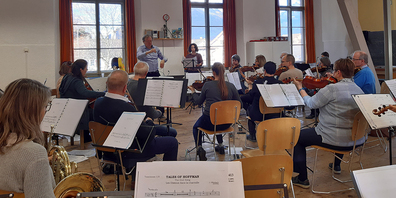 Die Gastsolisten Christa Fleischmann und Raimund Wiederkehr probten erstmals für die Neujahrskonzerte mit dem Regionalorchester con brio.