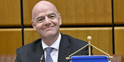 Möglicherweise tausende Wanderarbeiter im Vorfeld der Fussball-WM in Katar ausgebeutet, einige ums Leben gekommen. Die Nichtregierungsorganisation Avaaz findet das nicht zum Lachen - und fordert von Fifa-Chef Gianni Infantino (Bild vom 14. 9. 2020...