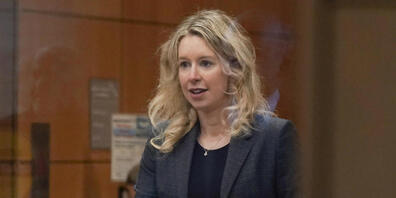 Nun ist auch der ehemalige Freund von Theranos-Gründerin Elizabeth Holmes verurteilt worden. Er erhält 13 Jahre Haft. Das liegt über dem Strafmass von Holmes, die 11 Jahre in Haft geht. (Archivbild)