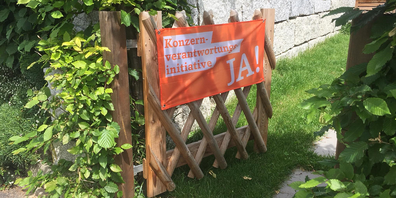 Mit solchen Plakaten wird vielerorts für die Konzernverantwortungsinitiative geworben.