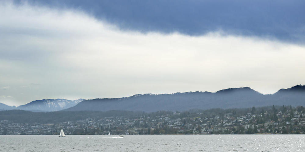Der Zürichsee wird in diesem Winter voller sein als üblich, da der Kanton Zürich mehr Strom produzieren will. (Archivbild)