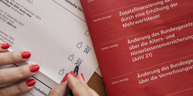Im September stimmte das Volk der AHV-Reform mit dem Frauen-Rentenalter 65 knapp zu. Der Bundesrat hat nun entschieden, die Reform ab 2024 umzusetzen. (Archivbild)