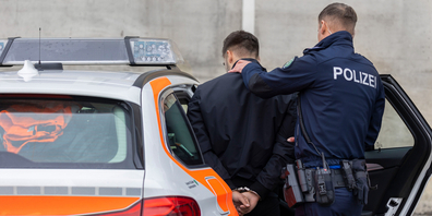 Nach seiner Flucht konnte der Täter im Raum Zürich aufgegriffen und so der Kapo St.Gallen übergeben werden. (Symbolbild)