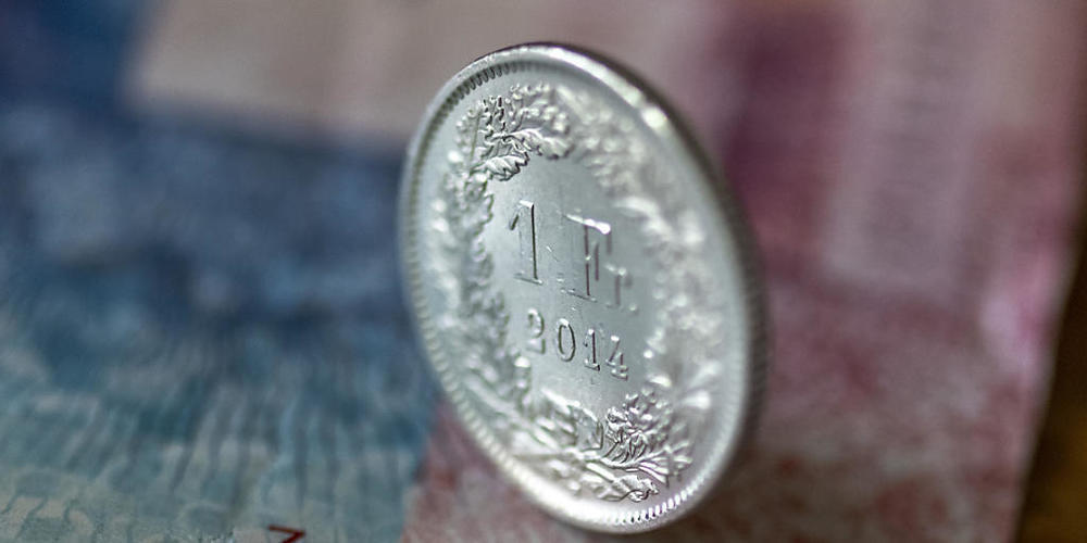 Bargeld soll in der Schweiz nicht zwingend angenommen werden müssen. Dieser Meinung ist der Bundesrat. (Themenbild)