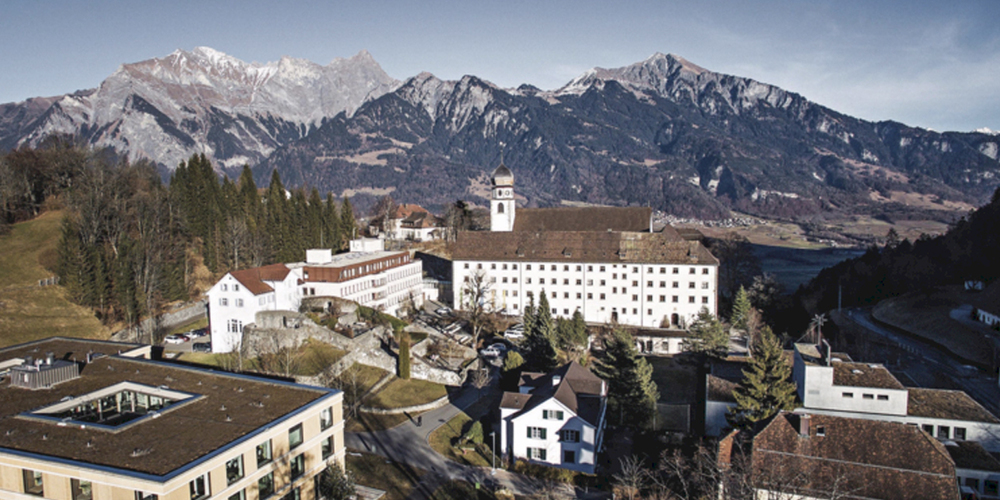 Werden Thema im Kantonsrat: Die Gebäude der Klinik St. Pirminsberg in Pfäfers. 
