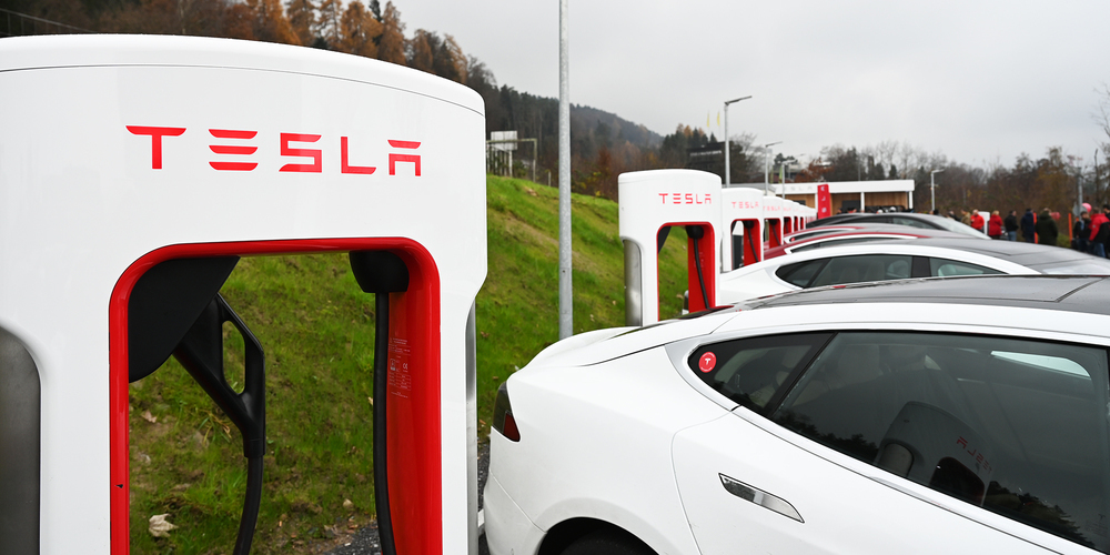 Direkt neben der Autobahn und beim «Seedi» zu sind neu 15 Tesla-Supercharger zu finden.