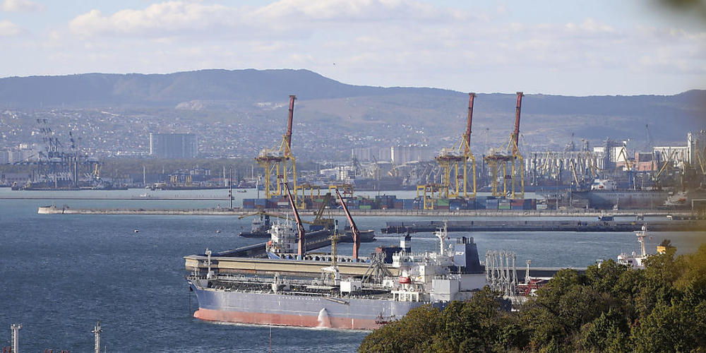 Russland will den Ländern, die die Preisfestlegung unterstützen, kein Öl mehr verkaufen - im Bild ein russischer Öltanker. (Archiv)