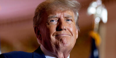 ARCHIV - Donald Trump, ehemaliger US-Präsident, spricht in seinem Anwesen Mar-a-Lago. Foto: Andrew Harnik/AP/dpa