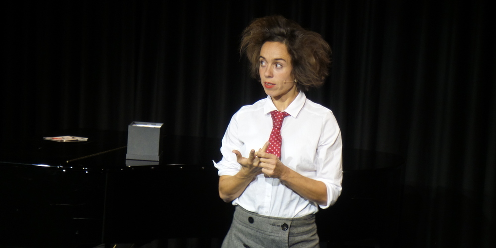 Claire vulgo Judith Bach mit ihrer Kostümierung frisch aus dem Brocki