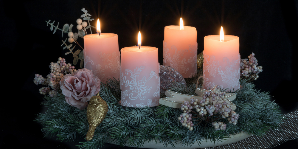 Heute brennen alle vier Kerzen am Adventskranz.