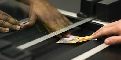 Das Bündner Amt für Migration und Zivilrecht soll einen stärkeren Fokus auf die Dienstleistung und Integration setzen. (Symbolbild)