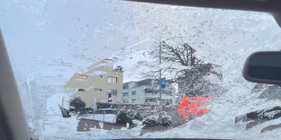 Mit dieser vereisten Frontscheibe war ein Autofahrer in Rapperswil-Jona unterwegs.