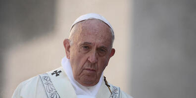 ARCHIV - Papst Franziskus feiert die Messe des Ritus 'Corpus Domini' im Bezirk Casalbertone. Foto: Evandro Inetti/ZUMA Wire/dpa