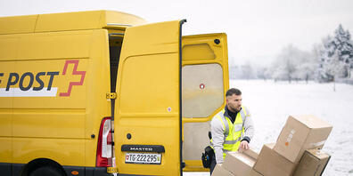 Weil unter anderem Teuerung und höhere Krankenkassenprämien den Lohn wegfressen, fordert die Gewerkschaft Syndicom von der Post mehr in der Lohntüte. (Symbolbild)