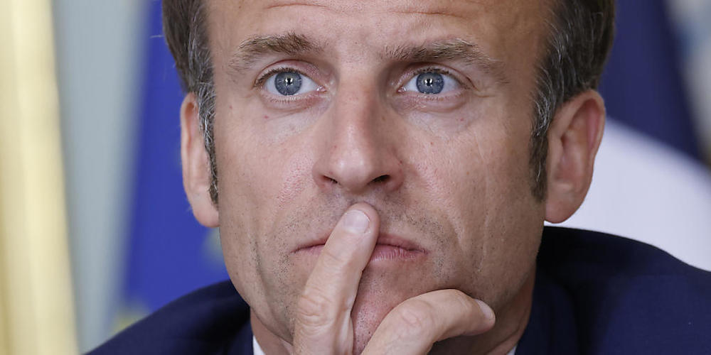 ARCHIV - Emmanuel Macron, Präsident von Frankreich, nimmt im Elysee-Palast an einer Videokonferenz teil. Foto: Ludovic Marin/Pool AFP/AP/dpa