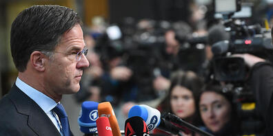 FILED - Der niederländische Ministerpräsident Mark Rutte spricht bei seiner Ankunft beim EU-Asean-Gipfel mit Journalisten. Photo: -/EU Council/dpa - ATTENTION: editorial use only and only if the credit mentioned above is referenced in full