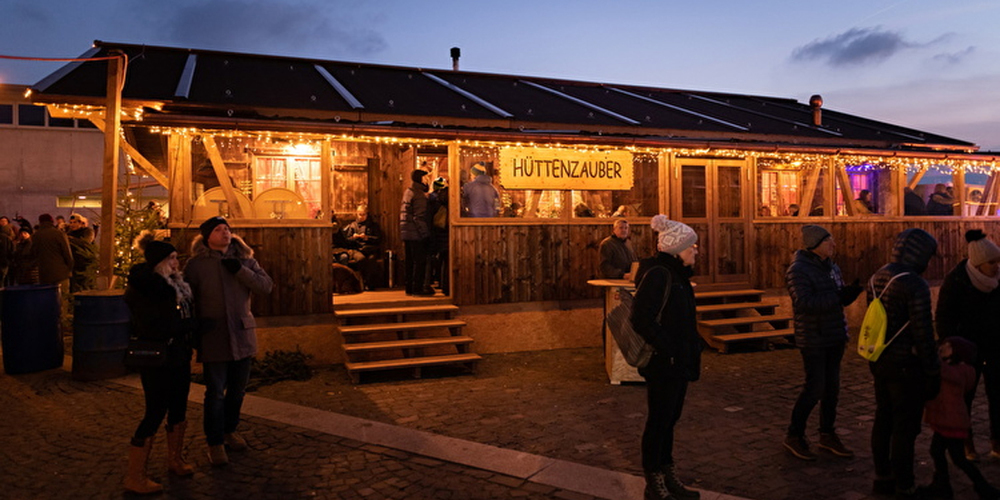 Der Neujahrsapéro findet im Chalet Hüttenzauber auf dem Fischmarktplatz statt