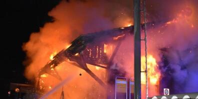 Der Güterschuppen am Bahnhof Schiers stand in der Nacht vom 2. auf den 3. August 2021 in Vollbrand. Das Feuer sprang auch auf das angebaute Bahnhofsgebäude über, in dem zwei Personen wohnten. Einem Mann wird nun der Prozess wegen Brandstiftung gem...