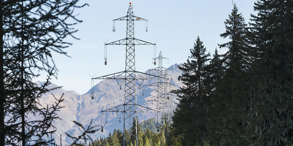Die Swissgrid AG betreibt und reguliert das Schweizer Stromübertragungsnetz. Der Kanton Graubünden hat nun 0,5 Prozent der Aktien der Swissgrid erworben. (Symbolbild)